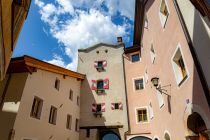 Rattenberg ist klein und liegt direkt nebeb dem Inn. Hier sind die Häuser hoch gebaut worden. • © alpintreff.de - Silke Schön