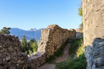Burg Eisenberg im Allgäu - Von da an war die ehemals prächtige Burg eine Ruine und verfiel mit der Zeit zunehmend.  • © Tourist-Info Honigdorf Seeg