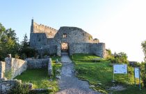 Burg Eisenberg im Allgäu - Die Erbauung der Burg Eisenberg fand im 14. Jahrhundert statt. Nach der kurzzeitigen Besetzung und Beschädigung durch Bauern, erstrahlte die Burg 1535 nach Investitionen im neuen Glanze.  • © Tourist-Info Honigdorf Seeg