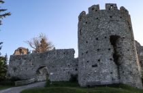 1995 startete das Projekt der Konservierung und Sanierung der zugewachsenen Burg Hohenfreyberg, welches bis 2005 andauerte • © Tourist-Info Honigdorf Seeg