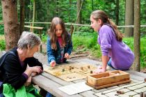 Hier hast Du endlich Zeit, um zu spielen und im Moment zu leben. Die Kinder freuen sich darüber. • © Musem Tiroler Bauernhöfe / G. Grießenböck