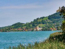 Das da hinten ist der Ort Schliersee. Dort ist auch das Freilichtmuseum von Markus Wasmeier. • © alpintreff.de - Christian Schön