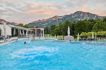 Panoramablick - Das Außenbecken mit Blick auf die Berge ist schon einmal eine Wucht. • © Rupertus Therme