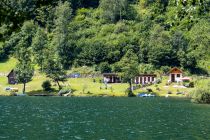 Ein kleines Strandbad gibt es am Nordende des Sees. • © alpintreff.de / christian Schön