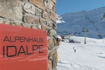 Zentral direkt auf der Idalp, aber durch das Gebäude selbst vom ganz großen Troubel getrennt,gibt es eine tolle Atmosphäre. • © TVB Paznaun - Ischgl