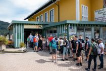 An sommerlichen Tagen musste man allerdings auch mitunter länger warten. Das wird mit der neuen Bahn weniger. • © alpintreff.de / christian Schön