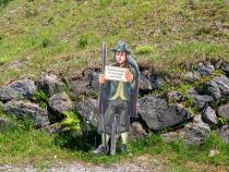 Psst. Auf dem Schmugglerpfad kannst Du ins Tannheimer Tal wandern. Die Wannenjochbahn bringt dich zurück ins Tal. Du kannst bereits im Tal entscheiden, ob Du Zöllner oder Schmuggler sein willst. Auf dem Weg warten dann Aufgaben auf Dich. Wenn Du sie erfüllst, dann erhhältst Du den Schmugglerpass. • © alpintreff.de / christian schön