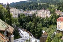 Der große Wasserfall zerteilt Bad Gastein. • © alpintreff.de / christian Schön