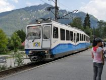 Zahnradbahn auf die Zugspitze - Was damals noch was ganz besonderes war, entschleunigt heute bereits unser Leben. Vom Eibsee aus dauert es etwa 45 Minuten bis zur Bergstation am Sonn Alpin. Das hier sind übrigens die neuen Wagen der Bahn. • © alpintreff.de / christian Schön