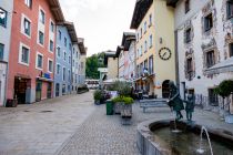 Der Mutter-Kind-Brunnen in Berchtesgaden. • © alpintreff.de - Christian Schön