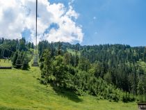 Auffahrt mit der Wannenjochbahn - Eine nette Bergfahrt (aber nicht spektakulär) bietet die Wannenjochbahn in Schattwald im Tannheimer Tal • © alpintreff.de / christian schön