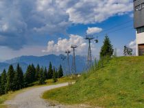 Insbesondere vor der Bergstation wurde dire Trassierung besonders hoch. Dies führte immer zu einer hohen Windanfälligkeit und entsprechendem Stillstand. • © alpintreff.de / christian schön