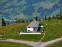 Die Bernhardkapelle liegt ebenfalls auf dem Weg zum Hahnenkamm. • © alpintreff.de / christian schön