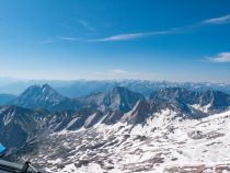 Ausblick von der Zugspitze - Perfekte Aussichten von der Zugspitze aus. Im Herbst habt ihr im Regelfall die beste Fernsicht. • © alpintreff.de / christian schön