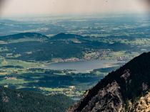 Den Hopfensee bei Füssen zum Beispiel kann man problemlos erkennen. Im Herbst wäre die Fotoqualität sicher noch um einiges besser ... • © alpintreff.de / christian schön