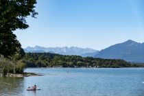 Chiemsee - Gefällt uns aber besser als die andere Richtung: Nochmal der Alpenblick in Richtung Wilder Kaiser.  • © alpintreff.de / christian Schön