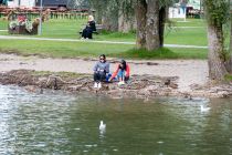 Chiemsee - Weil wir es sofort beobachten konnten: Enten und andere Vögel sind Wildtiere. Bitte haltet euch dran und füttert sie nicht! • © alpintreff.de / christian Schön