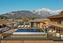 Adults Only: Der neue Infinity-Pool - Bleibt den Erwachsenen vorbehalten: Im zweiten Obergeschoss entsteht der Infinity-Pool mit einer grandiosen Aussicht. Ebenfalls auf dieser Etage: Fitnessraum mit professionellen Trainingsgeräten • © Der Postwirt in Söll