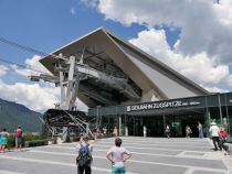 Bayerische Zugspitz-Seilbahn - Die Seilbahn wurde von 2015 bis 2017 gebaut und ist wie auch die Vorgängerin aus dem Jahr 1962 eine Seilbahn der Superlative. • © alpintreff.de / christian Schön