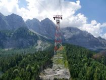 Anfahrt auf die einzige Stütze der Strecke. • © alpintreff.de / christian Schön