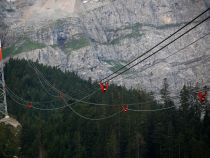 Bayerische Zugspitz-Seilbahn - Kontraste. • © alpintreff.de / christian Schön