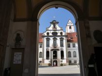 Im ehemaligen Benediktinerkloster St. Mang ist heute ein Museum, die Stadtverwaltung und die Stadtpfarrkirche untergebracht. • © alpintreff.de - Christian Schön