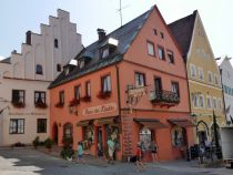 Im schön gestalteten Haus des Kindes kann man Kinderbekleidung kaufen.  • © alpintreff.de - Christian Schön