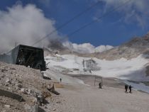 Die Gletscherbahn ist sowohl im Sommer als auch im Winter in Betrieb.  • © alpintreff.de / christian Schön