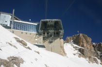 Die Bergstation der Bahn. Die Aufnahme ist schon etwas älter - die Umbauten für die neue Eibsee-Seilbahn sind hier noch nicht vorhanden. • © alpintreff.de / christian Schön