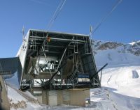 Gletscherbahn Zugspitze - Die Kabinen der Gletscherbahn fassen übrigens 100 Personen. Damit lassen sich etwa 1.000 Personen pro Stunde und Richtung befördern. • © alpintreff.de / christian Schön