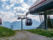 Bergstation der Hahnenkammbahn: Die Bahn ist bis oben komplett barrierefrei. • © alpintreff.de / christian schön