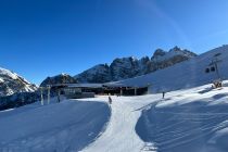 Und hier noch einmal die Mittelstation der Hoadlbahn von der Piste aus gesehen. • © Axamer Lizum GmbH