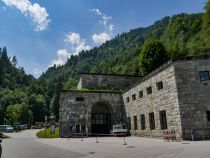 Außenansicht der Hauptstufe der Kraftwerksgruppe Kaprun. • © alpintreff.de / christian Schön