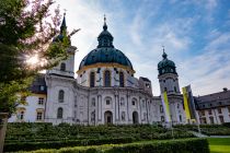 Kloster Ettal - Klosterbasilika - Die Basilika des Klosters Ettal. Da es sich um den Benediktinerorden handelt ist die Bezeichnung Kloster natürlich nur umgangssprachlich. Korrekt wäre Benediktinerabtei Ettal. • © alpintreff.de / christian Schön