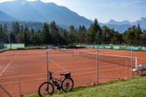 Tennisplätze gibt es in Krün auch. • © alpintreff.de / christian Schön