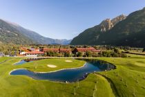 Nach der Partie kannst Du es Dir im Restaurant gutgehen lassen. Ein ProShop bietet Dir alles für die perfekte Ausüstung. • © Dolomitengolf, Martin Lugger