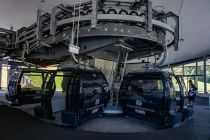 Zehn Personen passen in eine Gondel. Die Fahrzeit beträgt ungefähr sechs Minuten. • © alpintreff.de - Christian Schön