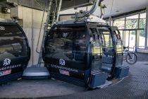 Wie auch die Asitzbahn  führt die Steinbergbahn in zwei Sektionen auf den Asitz. Die Bergstationen der beiden Gondelbahnen liegen direkt nebeneinander.  • © alpintreff.de - Christian Schön