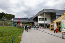 Im Sommer gibt es an der Serles-Gondelbahn zahlreiche Attraktionen. Die Sommerrodelbahn Serlesblitz zum Beispiel führt von der Bergstation bis zur Talstation.  • © alpintreff.de - Christian Schön