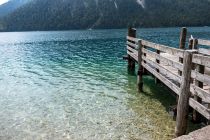 Plansee - Anleger - Je nach Sonneneinfall spiegelt das Wasser ein wunderschönes türkis. • © alpintreff.de / christian Schön