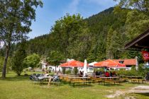 Plansee - Kiosk Strandbuffet - Das Kiosk direkt am Plansee ist bei Badegästen - vor allem aber auch bei Bikern extrem beliebt. • © alpintreff.de / christian Schön