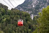 Predigtstuhlbahn Bad Reichenhall - Ach so: 22 Personen zuzüglich Schaffner passen übrigens in die Kabine. Die Bahn schafft also maximal etwa 180 Personen pro Stunde. Über drei Stützen geht es zum Gipfel. Die höchste von ihnen ist 32 Meter hoch. • © alpintreff.de / christian Schön