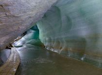 Eisriesenwelt - Wasser gibt es ausreichend in der Höhle. Es ist dort naturgemäß immer sehr kalt. Vergiss beim Besuch Deine Winterklamotten nicht! • © eisriesenwelt.at