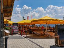 Essen und Trinken im Bergkaiser - Essen und Trinken wollen wir natürlich auch nicht vergessen: Das geht im Restaurang Bergkaiser direkt an der Bergstation. • © alpintreff.de / christian schön