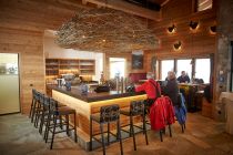 Gampenalpe - Bergrestaurant in Ischgl - Das Ambiente jedenfalls steht im absoluten gegensatz zum benachbarten Slope Food Restaurant direkt in der Talstation der Gampenbahn. • © TVB Paznaun - Ischgl