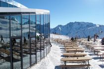 Restaurant Salaas - Samnaun - Ischgl - An schönen Tagen gibt es eine herrliche Aussicht am Restaurant Salaas. Das liegt übrigens direkt an den Talstationen der drei Lifte Viderjochbahn II, Greitspitzbahn und dem Blas Grondalift. • © TVB Paznaun - Ischgl