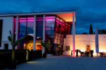 Rupertus Therme - Tolle Beleuchtung am Abend an den Rupertus Thermen. • © alpintreff.de - Christian Schön