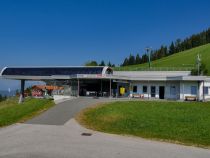 Im Jahr 2004 ersetzte die Salvenbahn I als erste Gondelbahn auf der Hopfgartener Seite die ziemlich lange Doppelsesselbahn, die ich noch hinreichend aus meinen Kindertagen kannte. • © alpintreff.de / christian schön