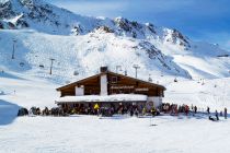 Über die Höllkarbahn erreichbar ist das Restaurant Schwarzwand im Skigebiet Silvretta Arena Ischgl - Samnaun • © TVB Paznaun - Ischgl