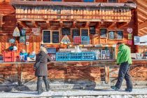 Die Skihütte liegt an den Talstationen der Paznauner Thayabahn sowie der Höllspitzbahn. • © TVB Paznaun - Ischgl